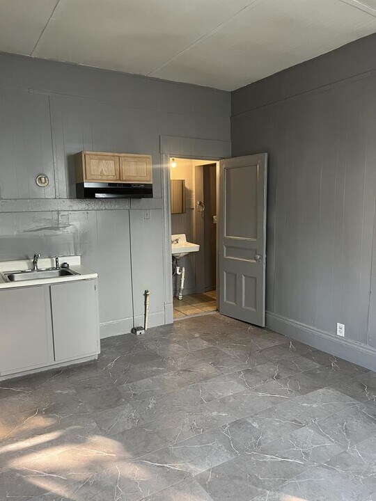 1300 Lodi St in Syracuse, NY - Building Photo