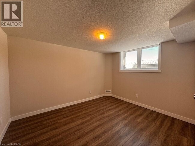 1170 Bethel Rd in Kitchener, ON - Building Photo - Building Photo