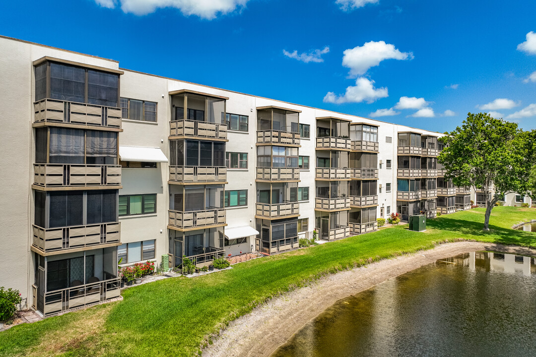 Terrace Park of Five Towns in St. Petersburg, FL - Building Photo