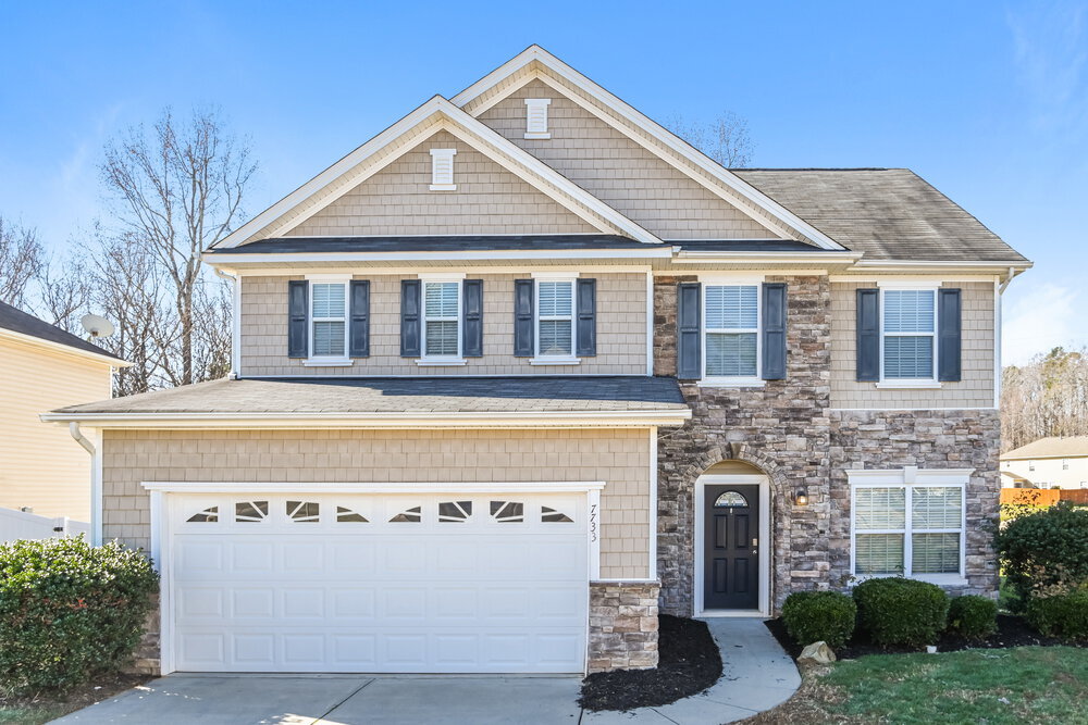 7733 Brookwood Valley Ln in Mint Hill, NC - Building Photo