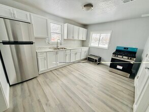 1713 Maple St, Unit #2 in South Milwaukee, WI - Foto de edificio - Building Photo