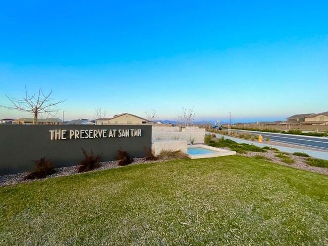 35061 N Barrel Rd in Queen Creek, AZ - Foto de edificio - Building Photo