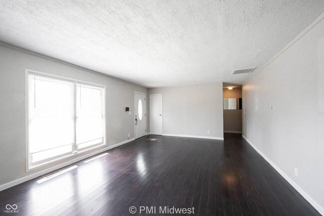 3926 Malibu Dr in Indianapolis, IN - Building Photo - Building Photo