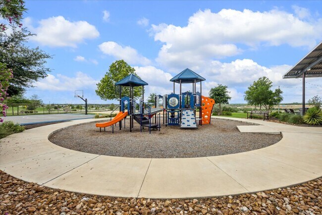 1044 Esplanade Pky in San Marcos, TX - Building Photo - Building Photo