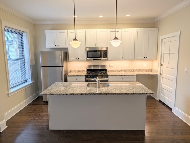 1360 E 52nd St, Unit 60-1S in Chicago, IL - Foto de edificio - Building Photo