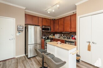 1 E 8th St, Unit 505 in Chicago, IL - Building Photo - Building Photo