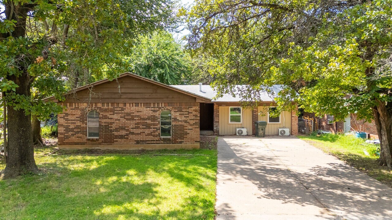 1501 Marydale Ave in Midwest City, OK - Building Photo