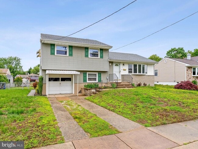 11 Sycamore Dr in Burlington, NJ - Building Photo - Building Photo