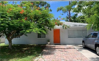 5237 Warren St in Naples, FL - Building Photo