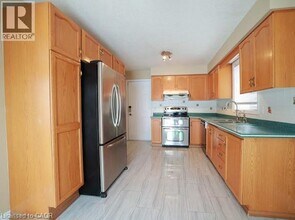 109 Beechmanor Crescent in Kitchener, ON - Building Photo - Building Photo