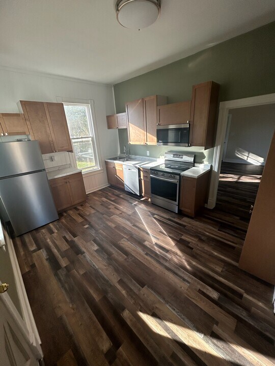 1903 Spooner Ave, Unit 1 in Altoona, WI - Building Photo