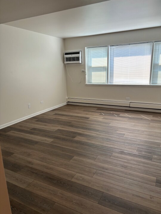 5764 W Park Ave in Cicero, IL - Building Photo