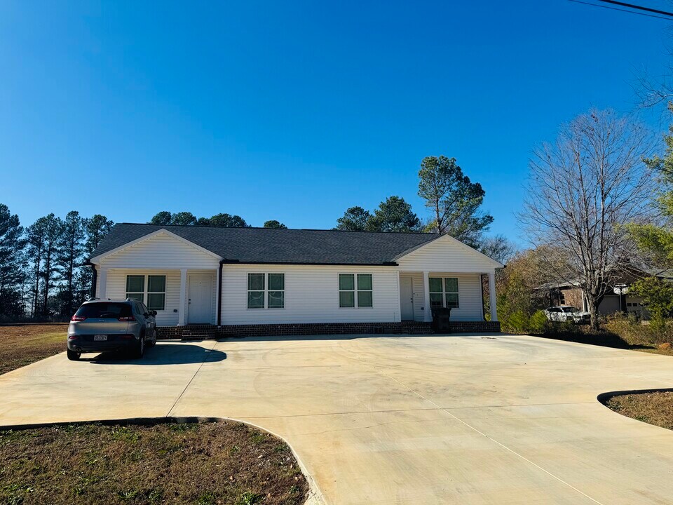 102 Richard Brown Rd, Unit A in Harvest, AL - Building Photo