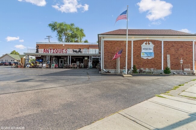 26 E Crystal Lake Ave