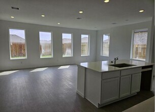 415 Robin Ct in Angleton, TX - Building Photo - Building Photo