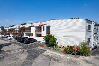 Akoya Green Condos in Austin, TX - Foto de edificio - Building Photo