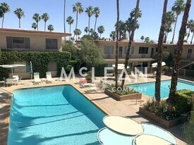 2290 S Palm Canyon Dr in Palm Springs, CA - Building Photo
