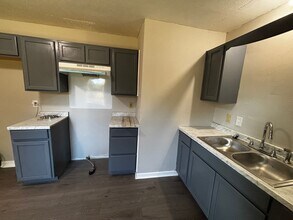 5548 Livingston Dr in Fayetteville, NC - Building Photo - Building Photo