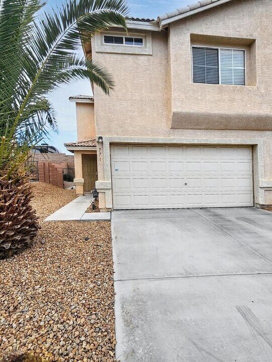 771 Peregrine Falcon St in Henderson, NV - Building Photo