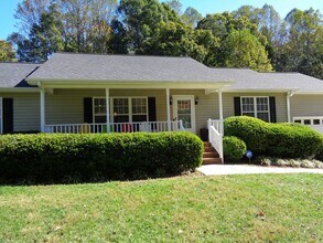 7608 Keating Dr in Oak Ridge, NC - Building Photo - Building Photo