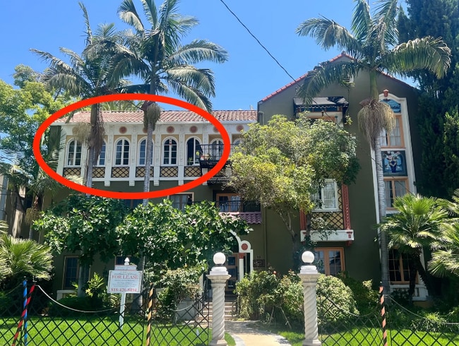 2028 Beachwood Dr, Unit 305 in Los Angeles, CA - Building Photo - Building Photo