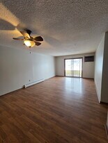 2220 Valleyhigh Dr NW, Unit E101 in Rochester, MN - Building Photo