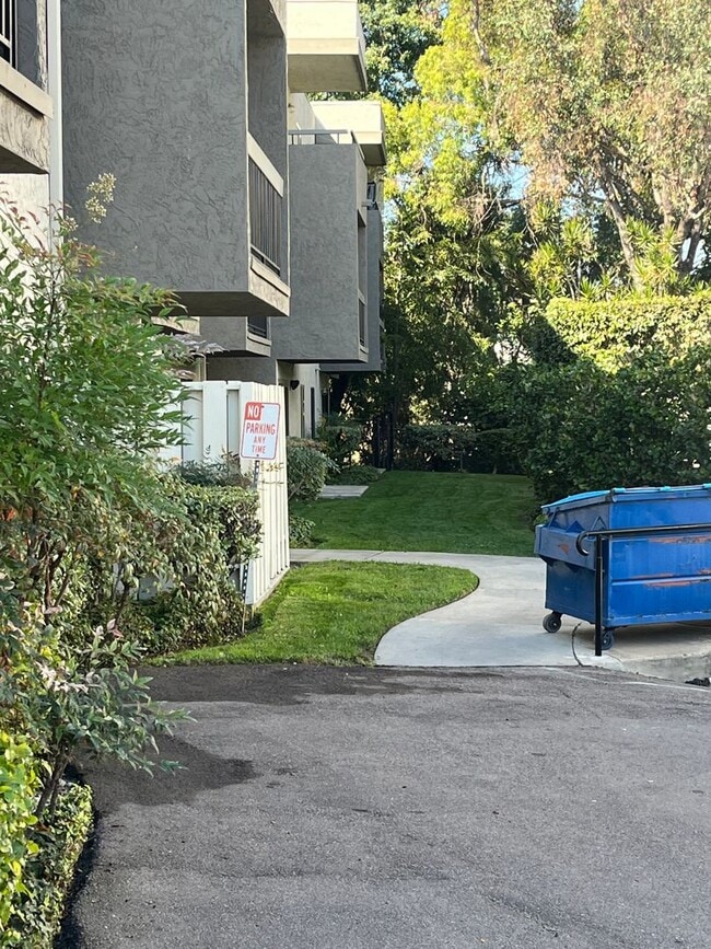 6650 Amherst in San Diego, CA - Building Photo - Building Photo