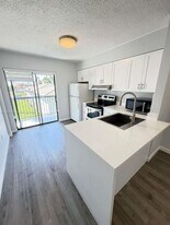 5290 W 21st Ct in Hialeah, FL - Building Photo