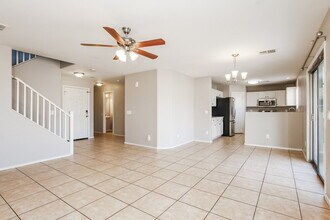 6736 W Desert Ln, Unit 813 in Phoenix, AZ - Foto de edificio - Building Photo