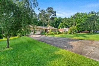 4716 Dana Terrace SW in Lilburn, GA - Foto de edificio - Building Photo
