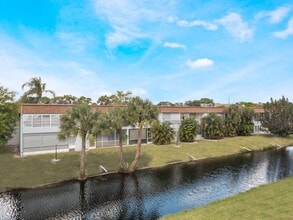 2878 Donnelly Dr in Atlantis, FL - Building Photo - Building Photo