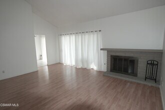 157 Conifer Cir in Oak Park, CA - Building Photo - Building Photo