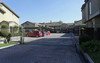 Queens Gate Apartments in Paramount, CA - Building Photo - Building Photo