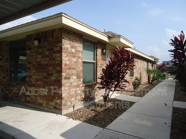 415 Pirul St in Edinburg, TX - Building Photo - Building Photo