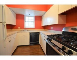 104 Lake Shore Rd, Unit 4 in Boston, MA - Building Photo