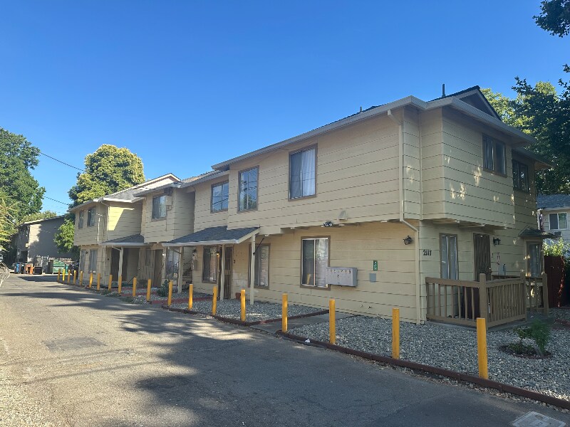 2117 9th St in Sacramento, CA - Building Photo