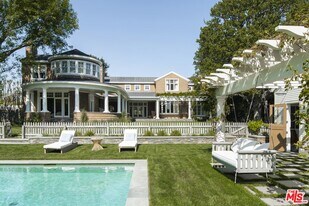 6763 Zumirez Dr in Malibu, CA - Building Photo