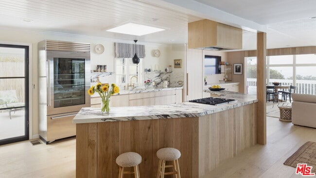 29500 Heathercliff Rd in Malibu, CA - Building Photo - Building Photo