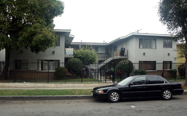 1143 S Poplar St in Santa Ana, CA - Foto de edificio - Building Photo