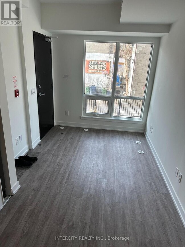 871 Sheppard Ave W in Toronto, ON - Building Photo - Building Photo