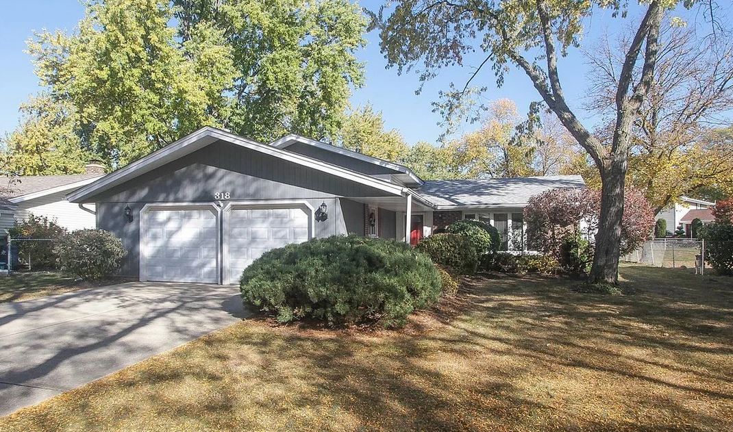 318 Milan Ct in Schaumburg, IL - Building Photo