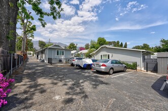 664 E Sacramento St in Altadena, CA - Building Photo - Building Photo