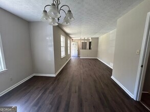 2000 Forest Dr in Fayetteville, GA - Building Photo - Building Photo