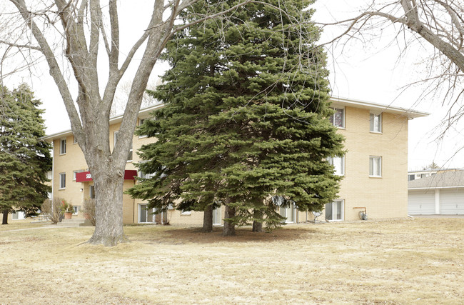 New Hope Garden Apartments in New Hope, MN - Building Photo - Building Photo