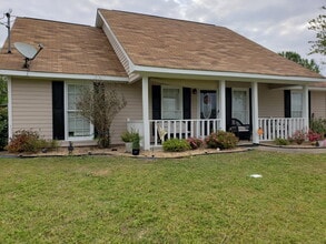 13 McLendon Rd in Fort Mitchell, AL - Foto de edificio - Building Photo