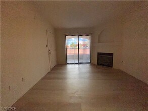 950 Seven Hills Dr in Henderson, NV - Building Photo - Building Photo