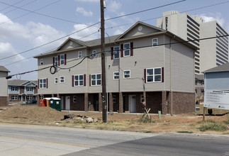 Riverbend Gardens in Tulsa, OK - Building Photo - Building Photo