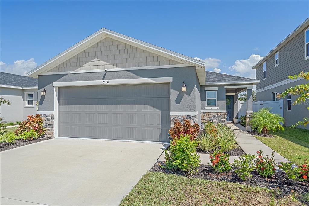 9018 Sandy Bluffs Circle in Parrish, FL - Building Photo