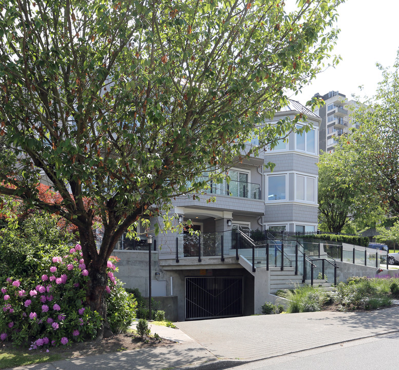 2298 W 1st Ave in Vancouver, BC - Building Photo