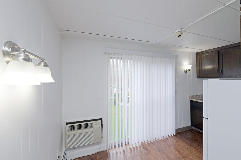 Mansion House Apartments in Cranston, RI